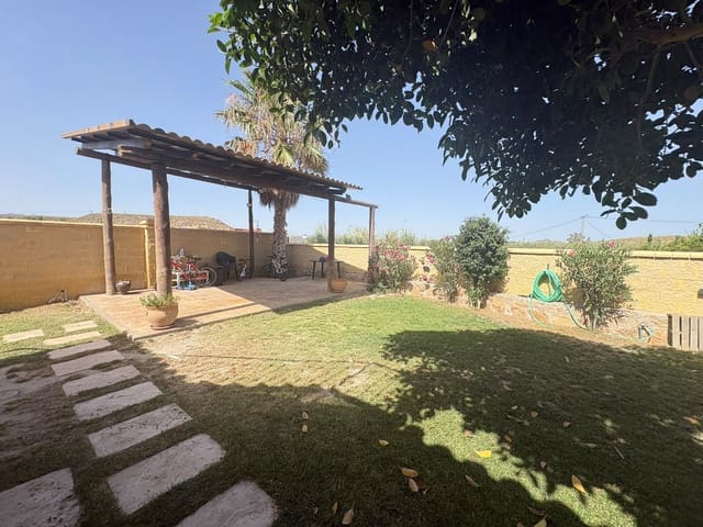Pareado de 4 habitaciones en Fines en alquiler con garaje - 950 € (Ref: 9934906)