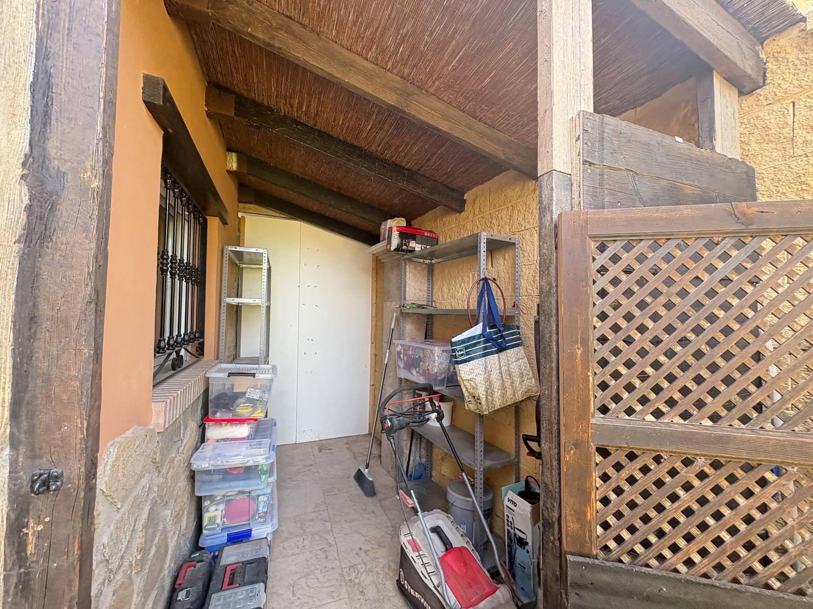 Pareado de 4 habitaciones en Fines en alquiler con garaje - 950 € (Ref: 9934906)