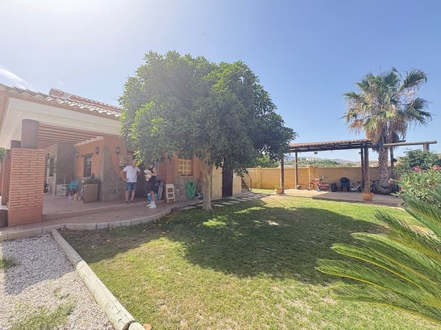 Pareado de 4 habitaciones en Fines en alquiler con garaje - 950 € (Ref: 9934906)