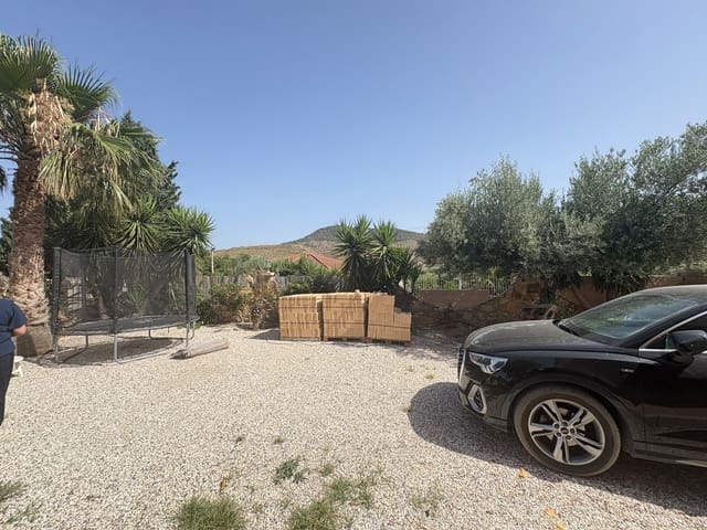 Pareado de 4 habitaciones en Fines en alquiler con garaje - 950 € (Ref: 9934906)