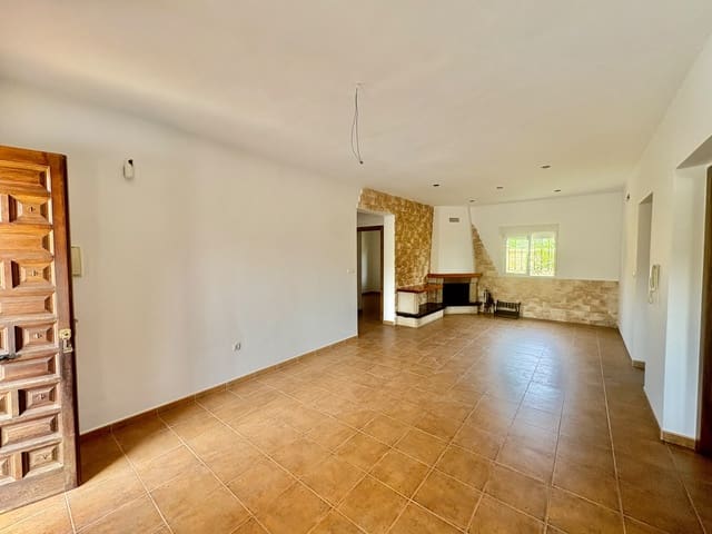 Pareado de 4 habitaciones en Fines en alquiler con garaje - 950 € (Ref: 9934906)
