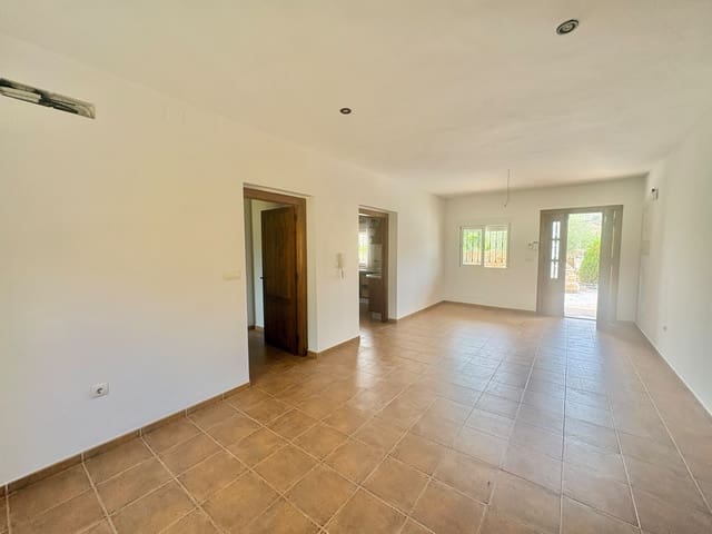 Pareado de 4 habitaciones en Fines en alquiler con garaje - 950 € (Ref: 9934906)