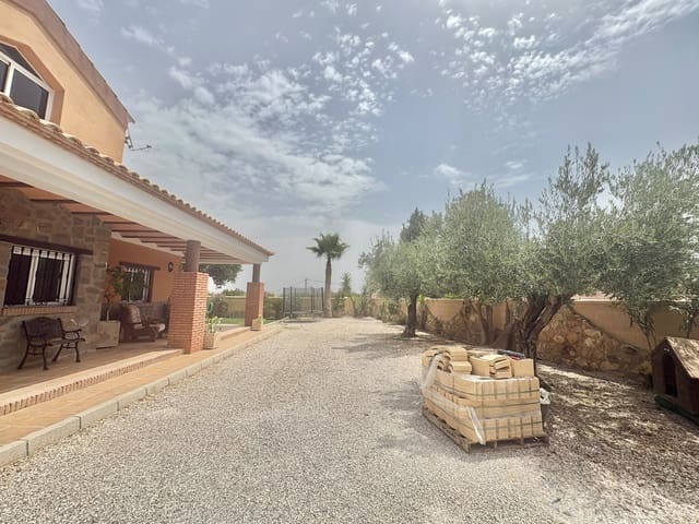 Pareado de 4 habitaciones en Fines en alquiler con garaje - 950 € (Ref: 9934906)