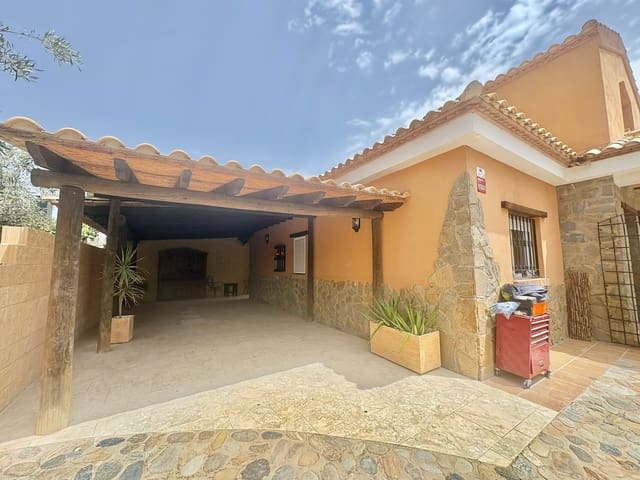 Pareado de 4 habitaciones en Fines en alquiler con garaje - 950 € (Ref: 9934906)