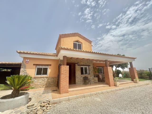 Pareado de 4 habitaciones en Fines en alquiler con garaje - 950 € (Ref: 9934906)