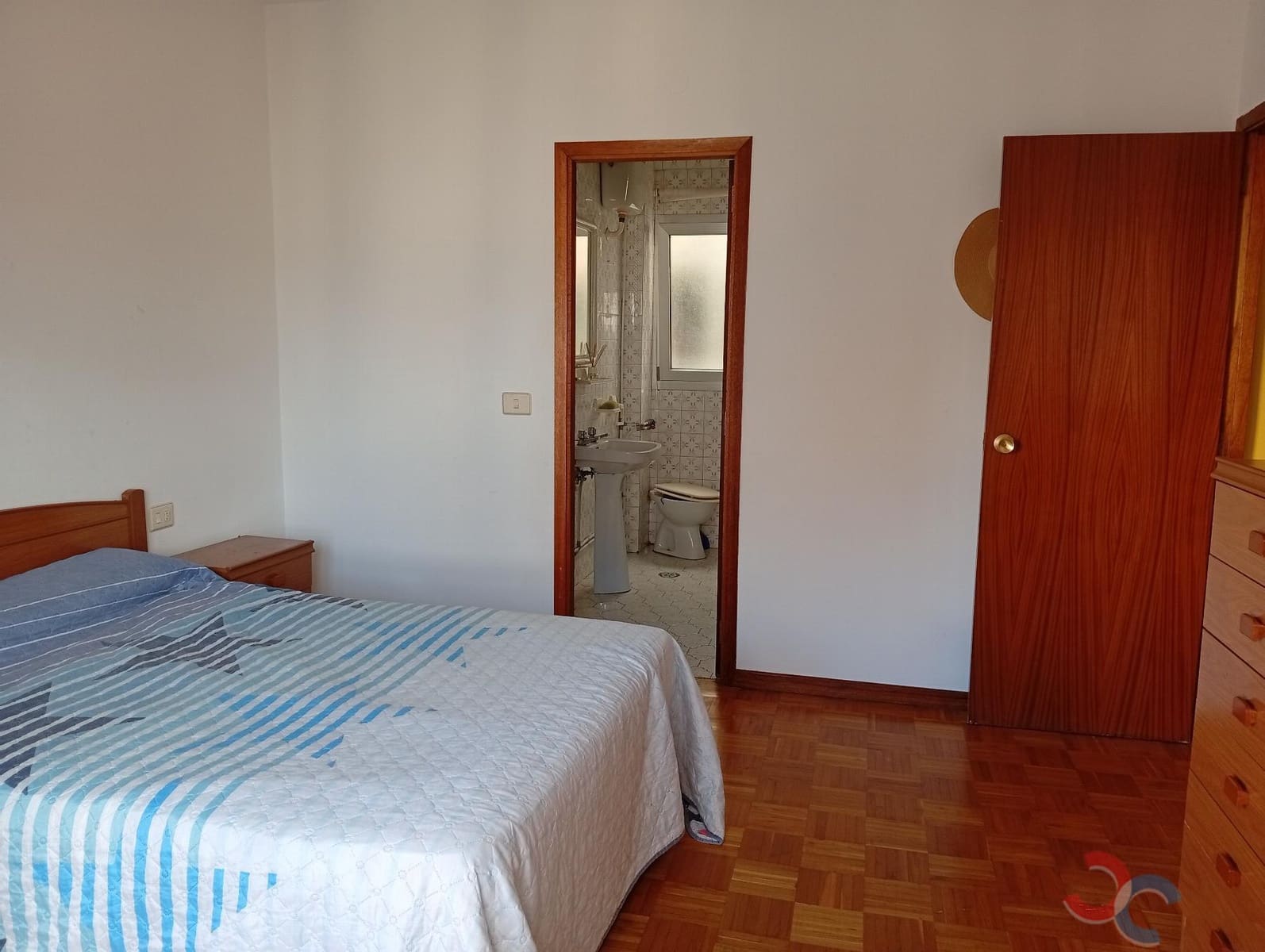 4 bedroom Flat for sale in Marin with garage - € 225,000 (Ref: 10023390)