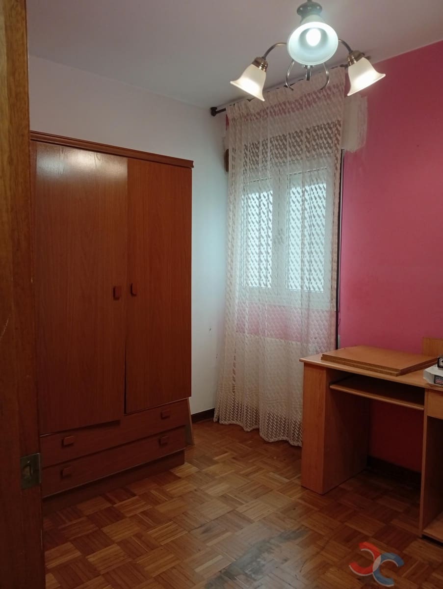 4 bedroom Flat for sale in Marin with garage - € 225,000 (Ref: 10023390)