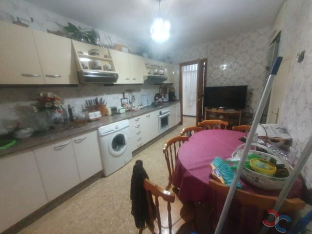 4 chambre Villa/Maison à vendre à Pontevedra ville avec garage - 230 000 € (Ref: 10097343)