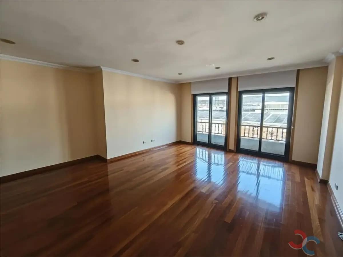 4 bedroom Flat for sale in Marin with garage - € 312,000 (Ref: 10118199)