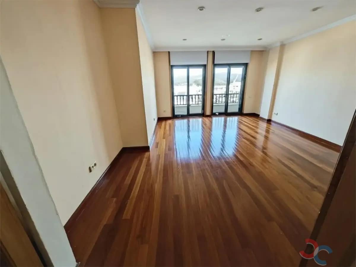 4 bedroom Flat for sale in Marin with garage - € 312,000 (Ref: 10118199)