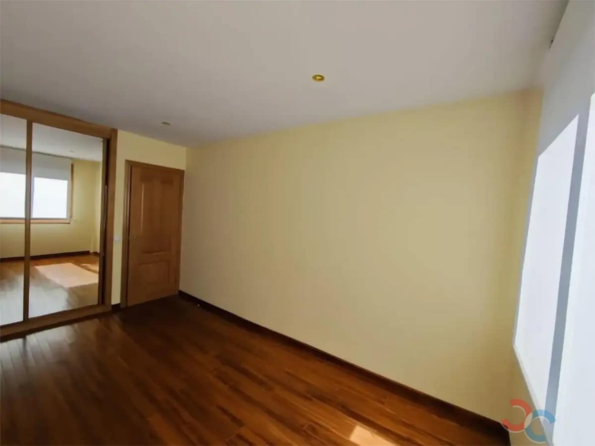 4 bedroom Flat for sale in Marin with garage - € 312,000 (Ref: 10118199)