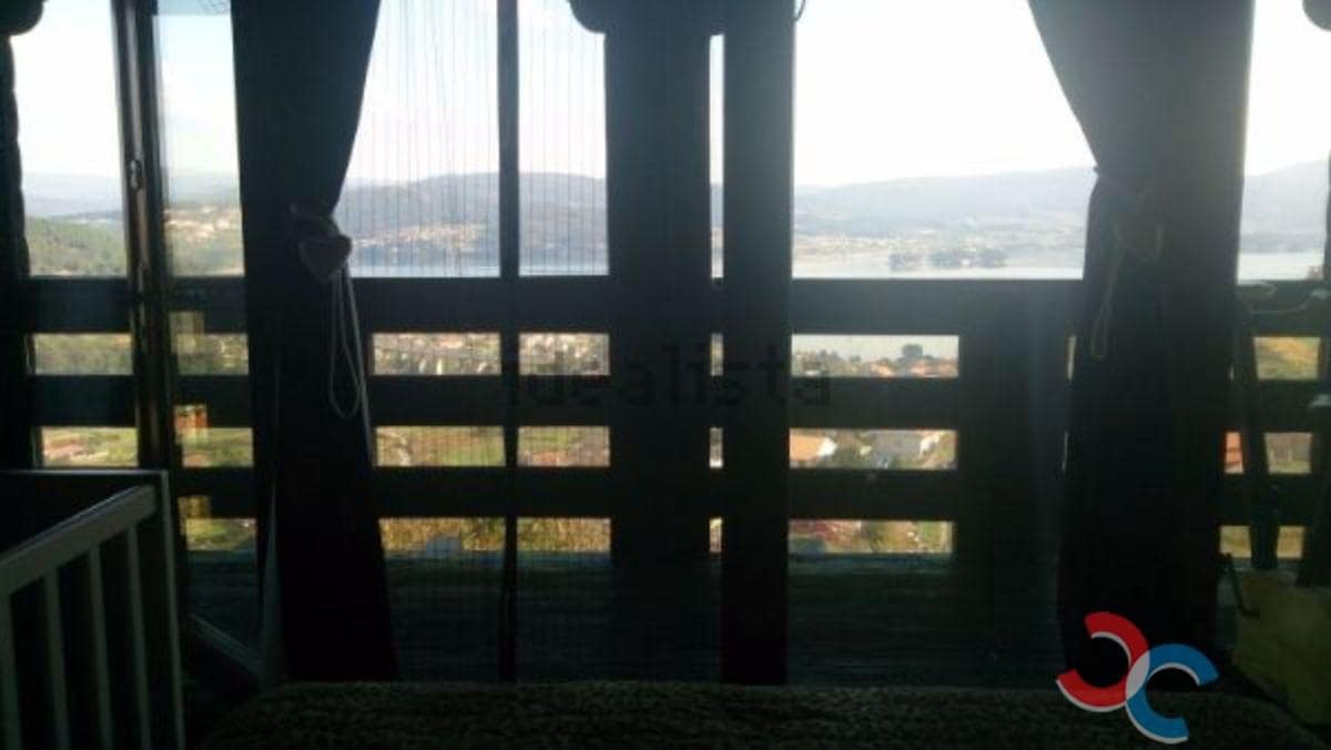 4 bedroom Semi-detached Villa for sale in Vilaboa with garage - € 350,000 (Ref: 4803341)