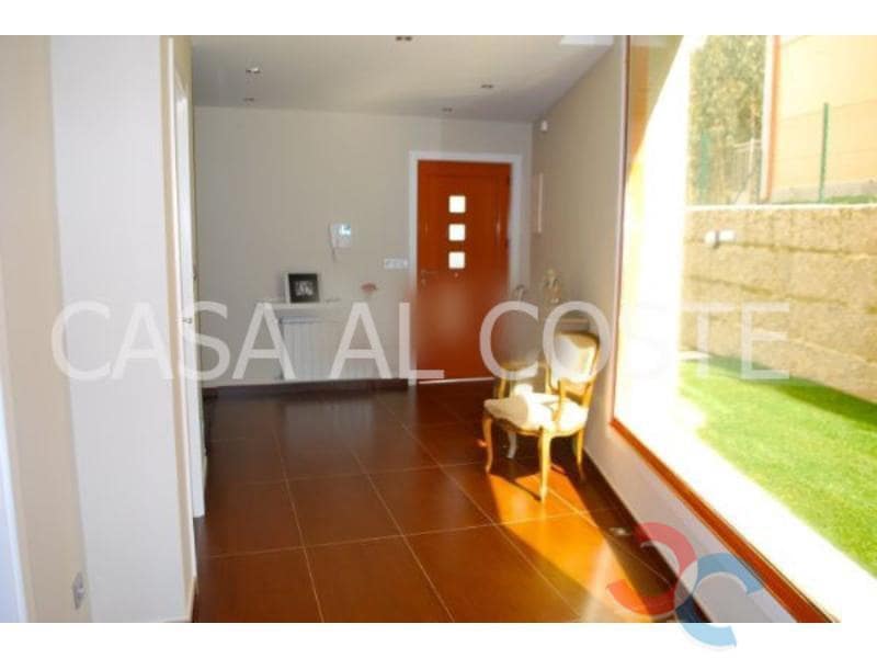 4 bedroom Semi-detached Villa for sale in Vilaboa with garage - € 350,000 (Ref: 4803341)