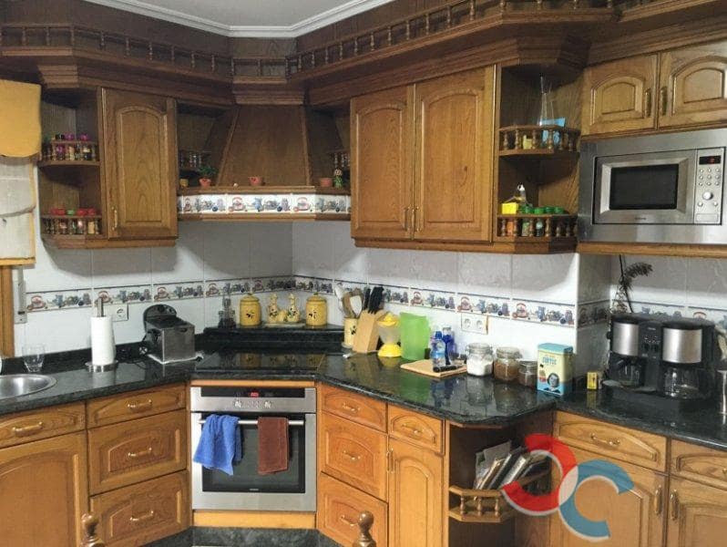 3 soveværelse Villa til salg i Arcade med garage - € 400.000 (Ref: 4803405)