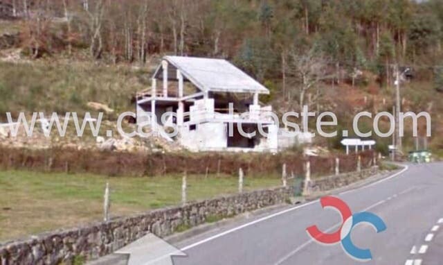 5 bedroom Townhouse for sale in Cotobade, Ponteareas with garage - € 87,000 (Ref: 4803421)