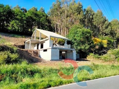Casa de 5 habitaciones en Cotobade en venta con garaje - 72.000 € (Ref: 4803421)