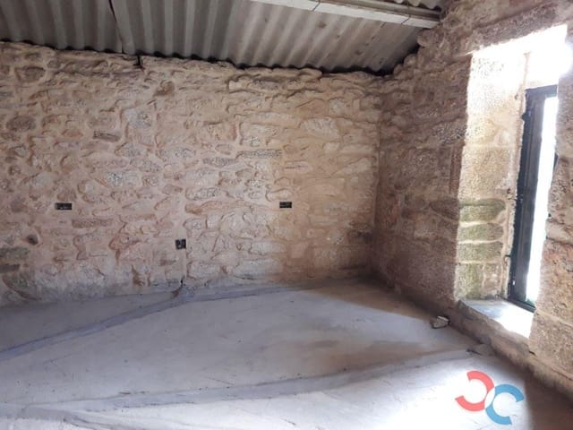 3 bedroom Townhouse for sale in A Lama with garage - € 80,000 (Ref: 5048689)