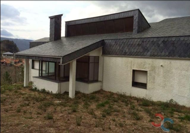 Villa for sale in Avión with garage - € 1,000,000 (Ref: 5225630)