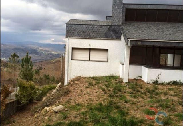 Villa for sale in Avión with garage - € 1,000,000 (Ref: 5225630)