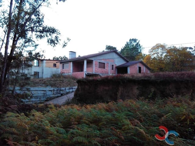 3 bedroom Finca/Country House for sale in Salvaterra de Miño - € 160,000 (Ref: 5327390)