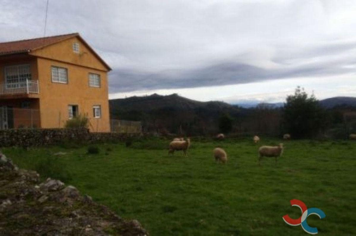 8 chambre Finca/Maison de Campagne à vendre à Oia avec garage - 260 000 € (Ref: 5381019)