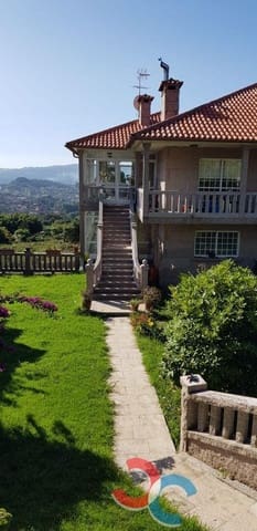 4 bedroom Terraced Villa for sale in Poio with garage - € 580,000 (Ref: 5669191)