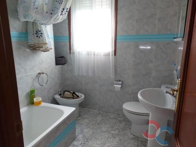 4 slaapkamer Finca/Landhuis te koop in Ourense stad - € 200.000 (Ref: 6365128)