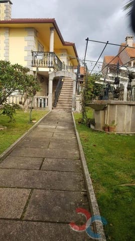 4 bedroom Semi-detached Villa for sale in Sanxenxo with garage - € 620,000 (Ref: 6687158)