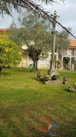 4 bedroom Semi-detached Villa for sale in Sanxenxo with garage - € 620,000 (Ref: 6687158)