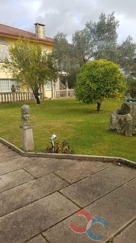 4 bedroom Semi-detached Villa for sale in Sanxenxo with garage - € 620,000 (Ref: 6687158)