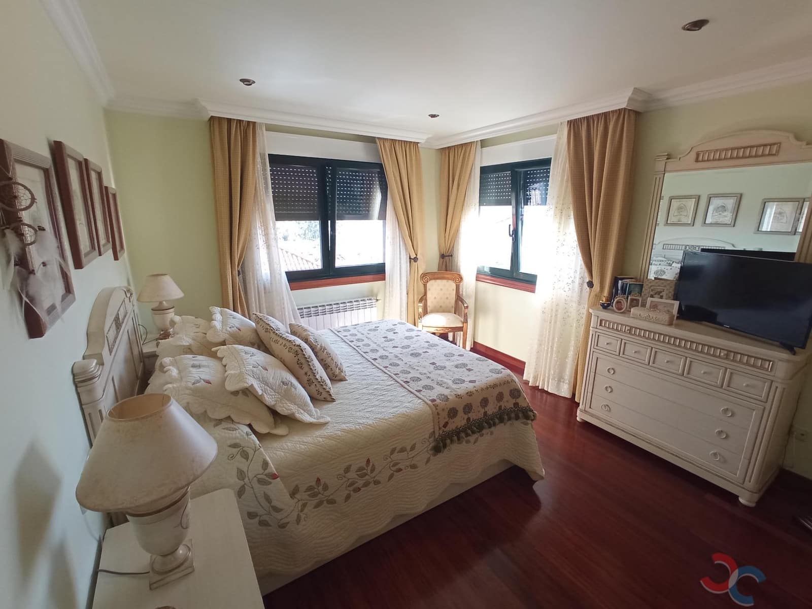 5 soveværelse Villa til salg i Poio med swimmingpool garage - € 590.000 (Ref: 7516702)