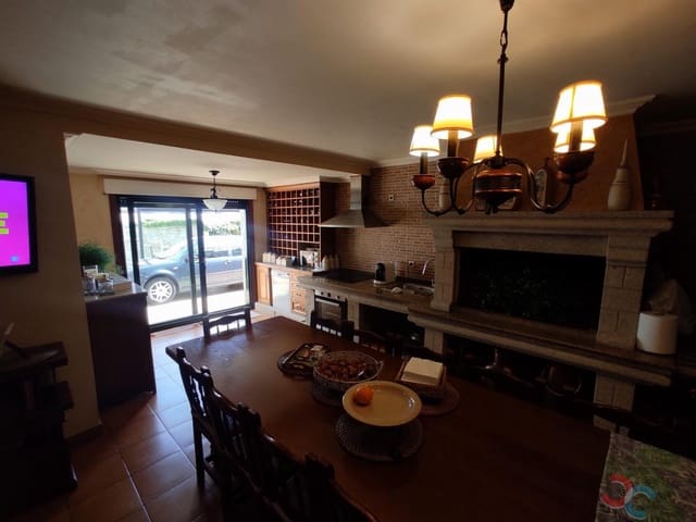 5 slaapkamer Villa te koop in Poio met zwembad garage - € 590.000 (Ref: 7516702)