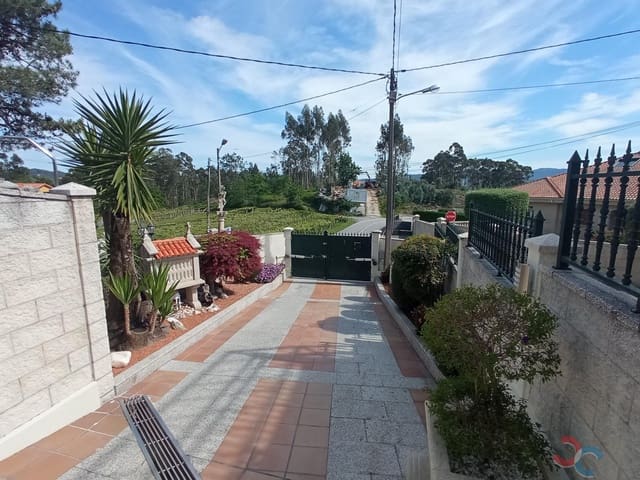 5 slaapkamer Villa te koop in Poio met zwembad garage - € 590.000 (Ref: 7516702)