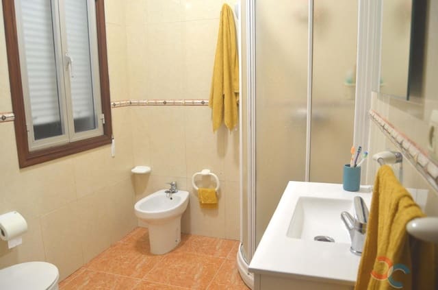3 bedroom Townhouse for sale in Marín with garage - € 180,000 (Ref: 8044844)