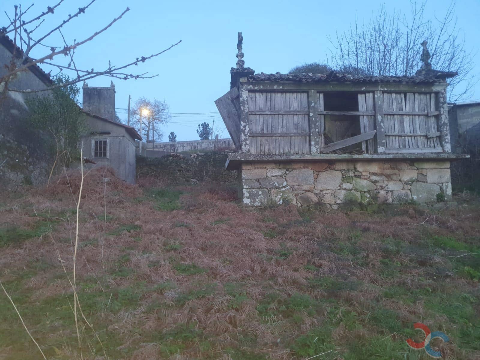 4 makuuhuone Maalaistalo myytävänä paikassa Campo Lameiro mukana 
autotalli - 90 000 € (Ref: 8065733)