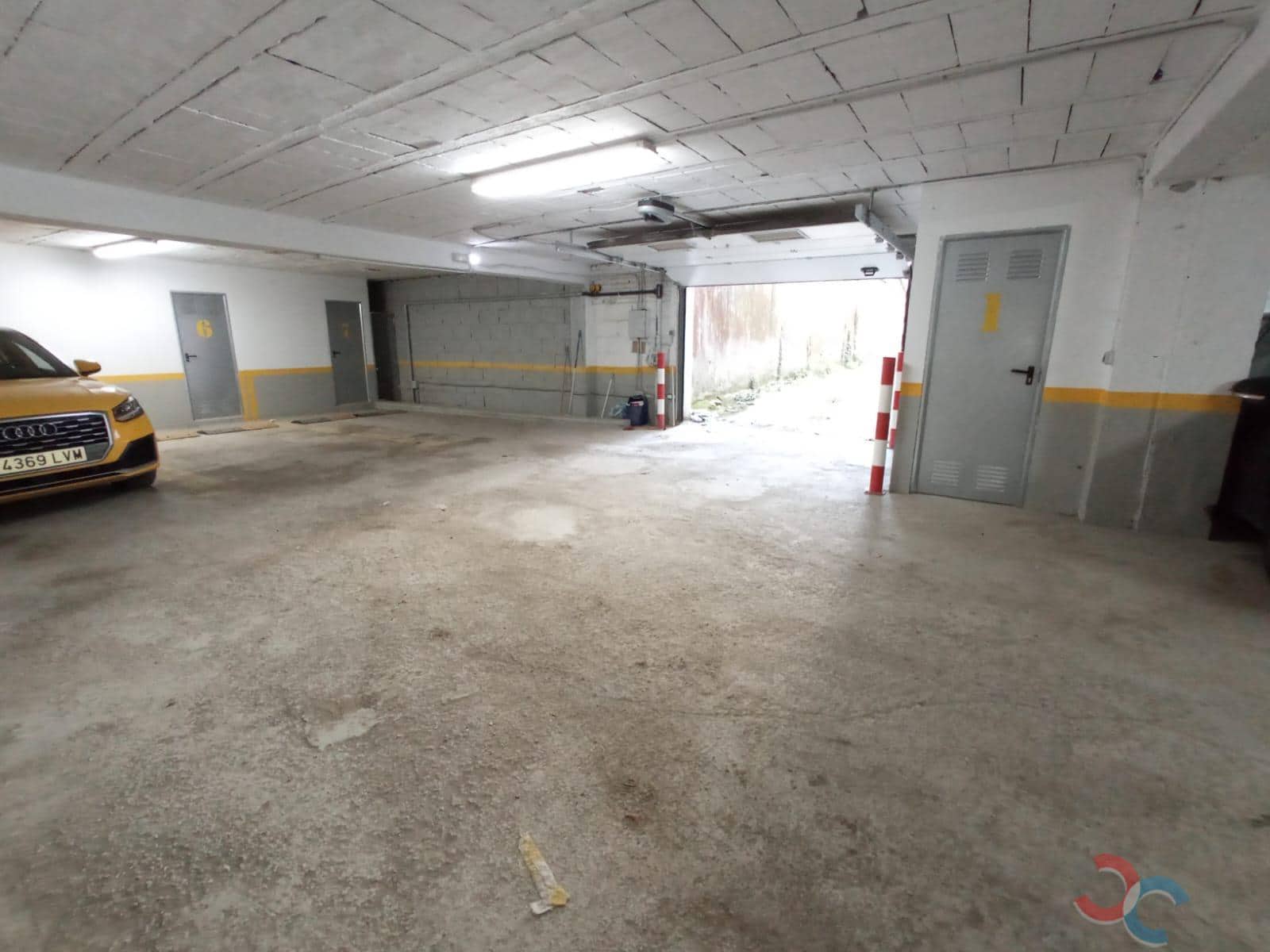 Garage til salg i Pontevedra by - € 200.000 (Ref: 8309753)