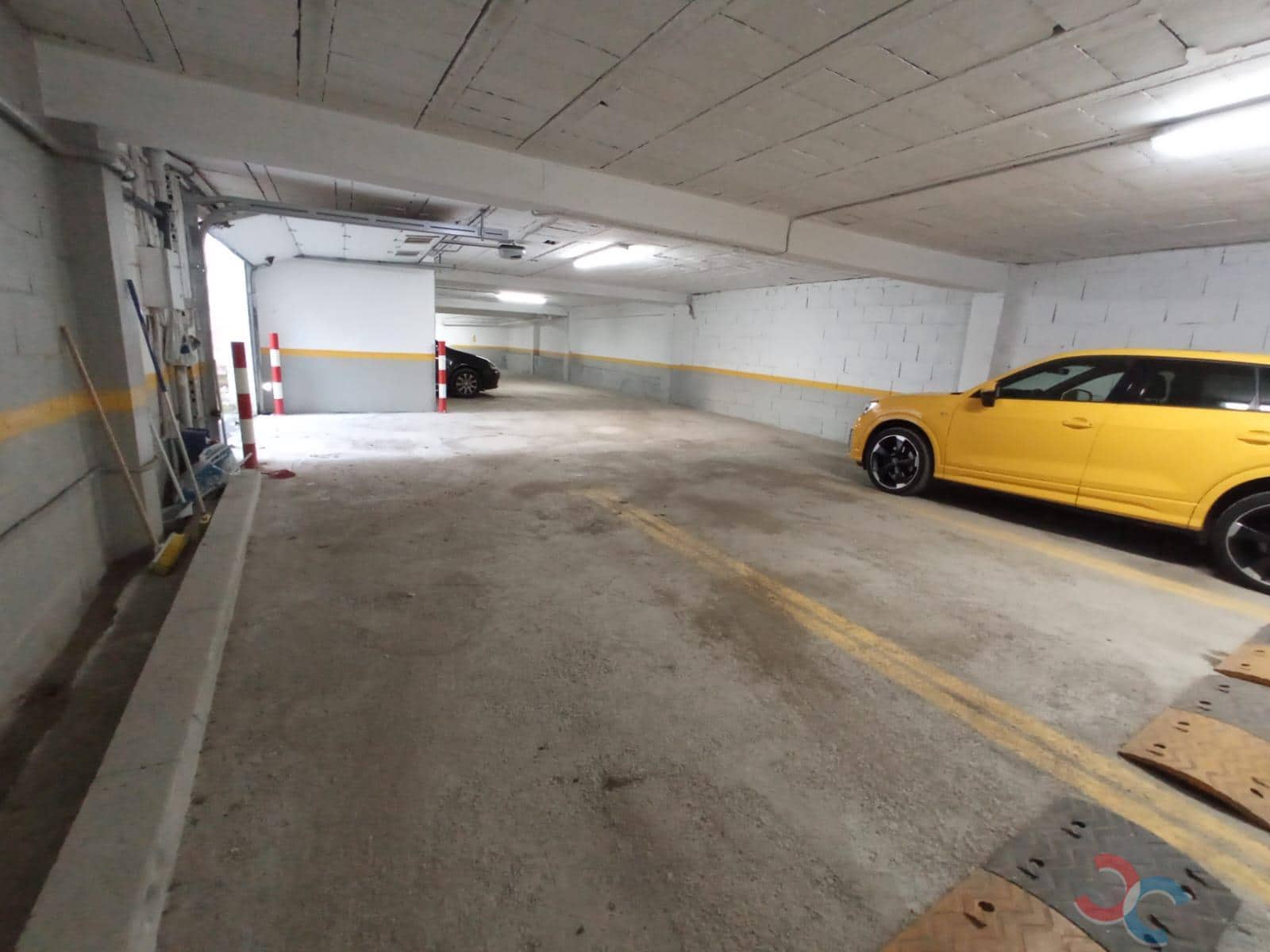 Garage til salg i Pontevedra by - € 200.000 (Ref: 8309753)