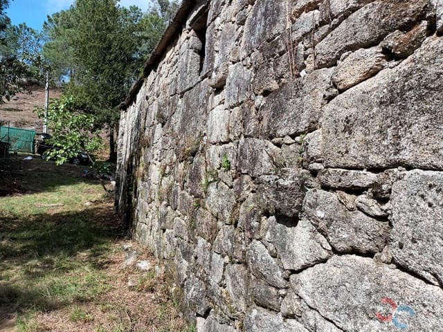 3 quarto Casa em Banda para venda em Ponte-Caldelas com garagem - 95 000 € (Ref: 8541582)