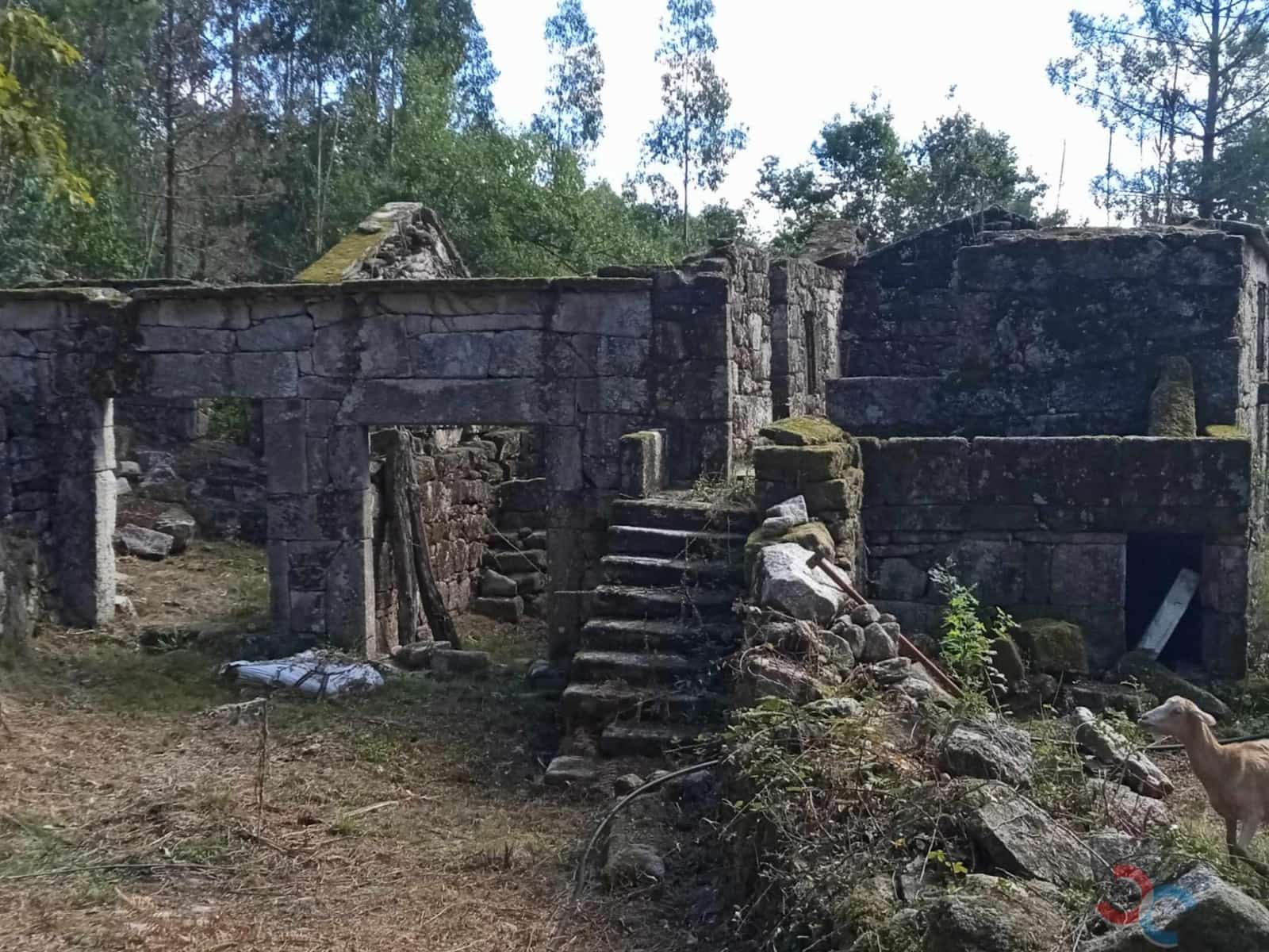 3 soveværelse Byhus til salg i Ponte-Caldelas med garage - € 95.000 (Ref: 8541582)