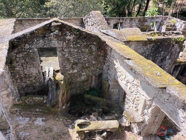 3 quarto Casa em Banda para venda em Ponte-Caldelas com garagem - 95 000 € (Ref: 8541582)