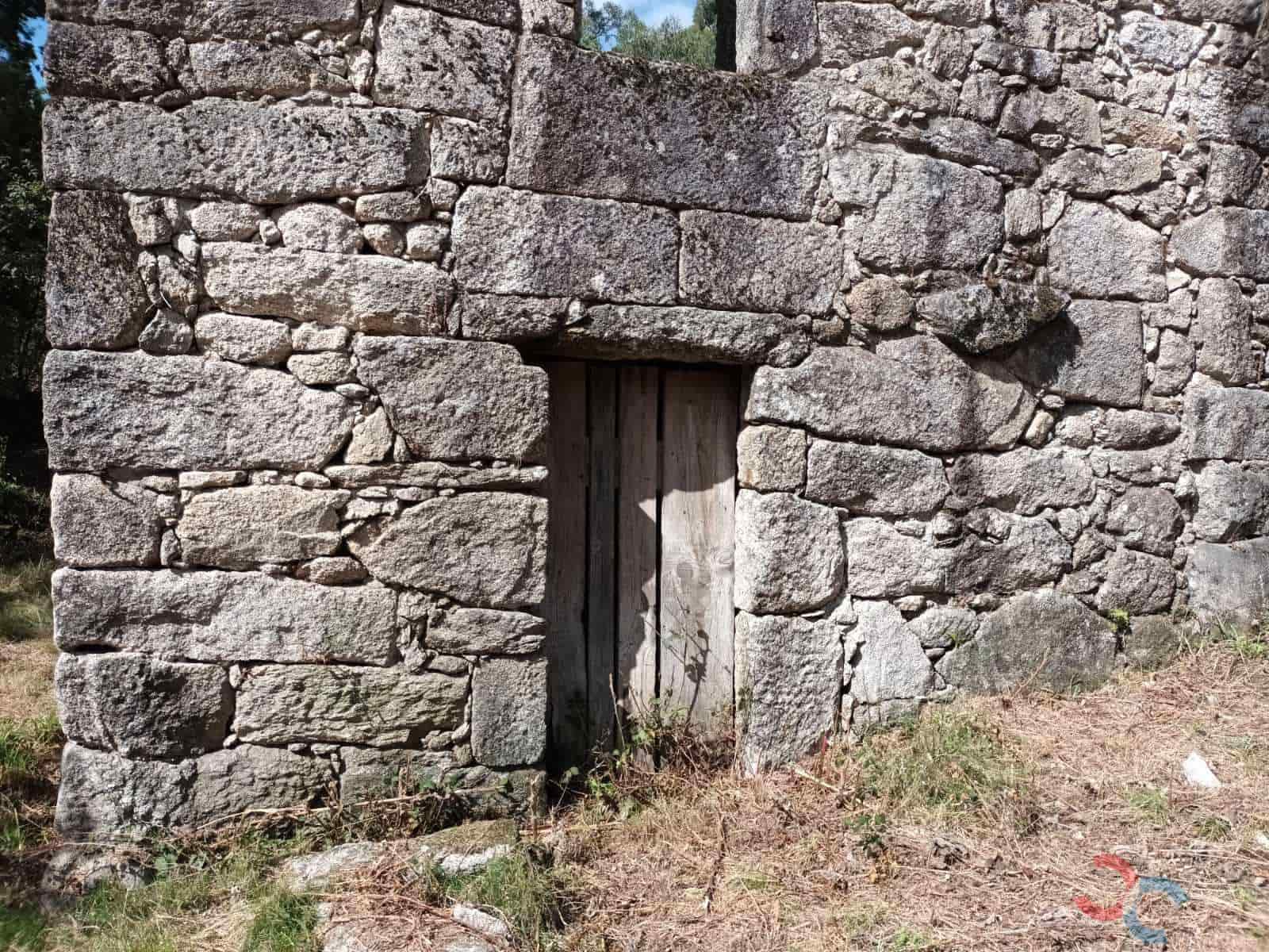 3 soveværelse Byhus til salg i Ponte-Caldelas med garage - € 95.000 (Ref: 8541582)