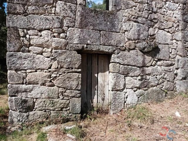 3 quarto Casa em Banda para venda em Ponte-Caldelas com garagem - 95 000 € (Ref: 8541582)