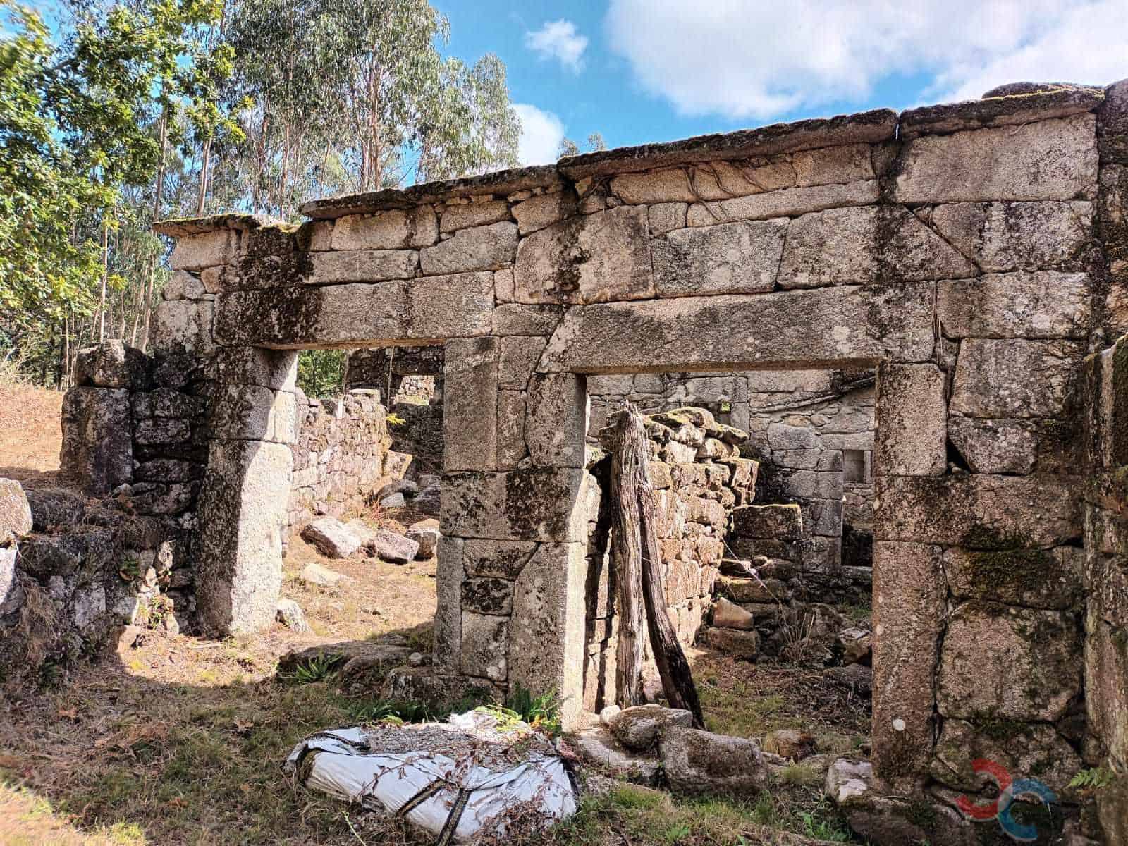 3 soveværelse Byhus til salg i Ponte-Caldelas med garage - € 95.000 (Ref: 8541582)