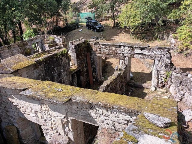 3 quarto Casa em Banda para venda em Ponte-Caldelas com garagem - 95 000 € (Ref: 8541582)