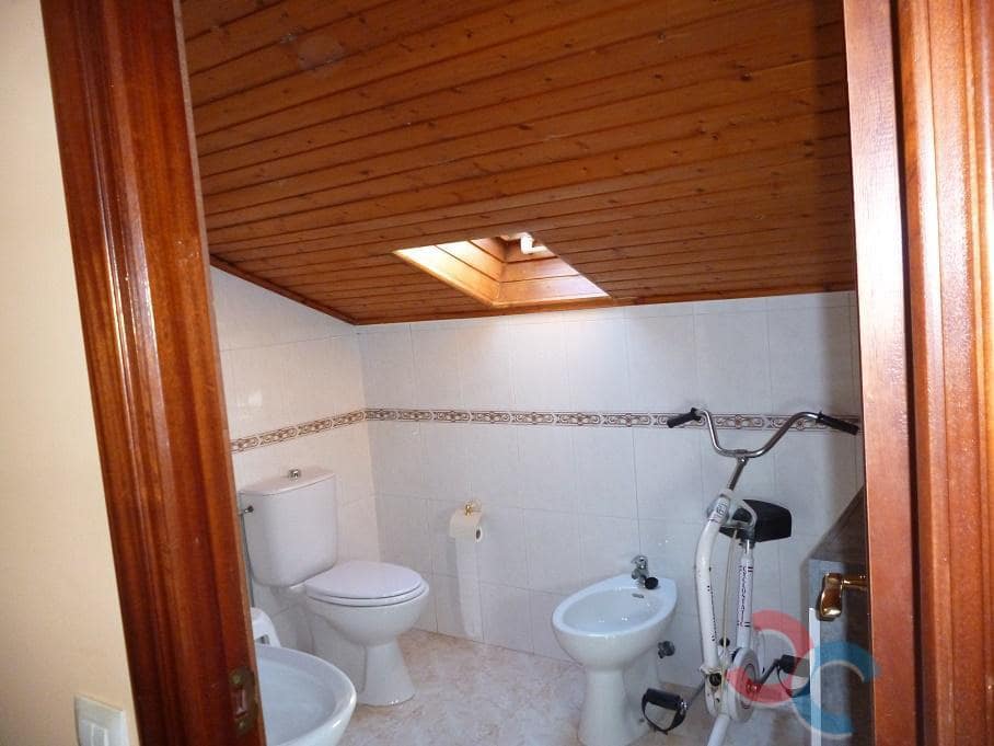 7 bedroom Villa for sale in Pontevedra city - € 375,000 (Ref: 8543558)