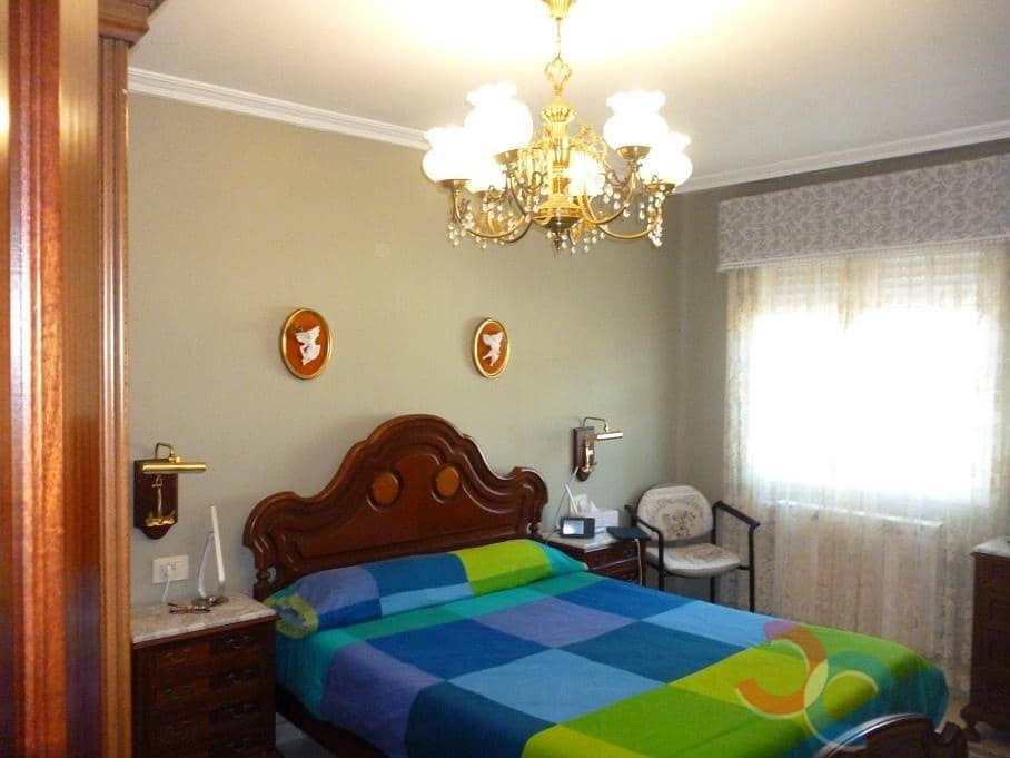 7 bedroom Villa for sale in Pontevedra city - € 375,000 (Ref: 8543558)