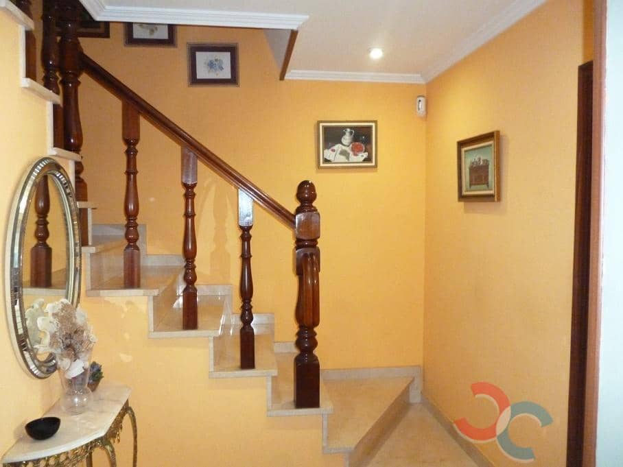 7 bedroom Villa for sale in Pontevedra city - € 375,000 (Ref: 8543558)