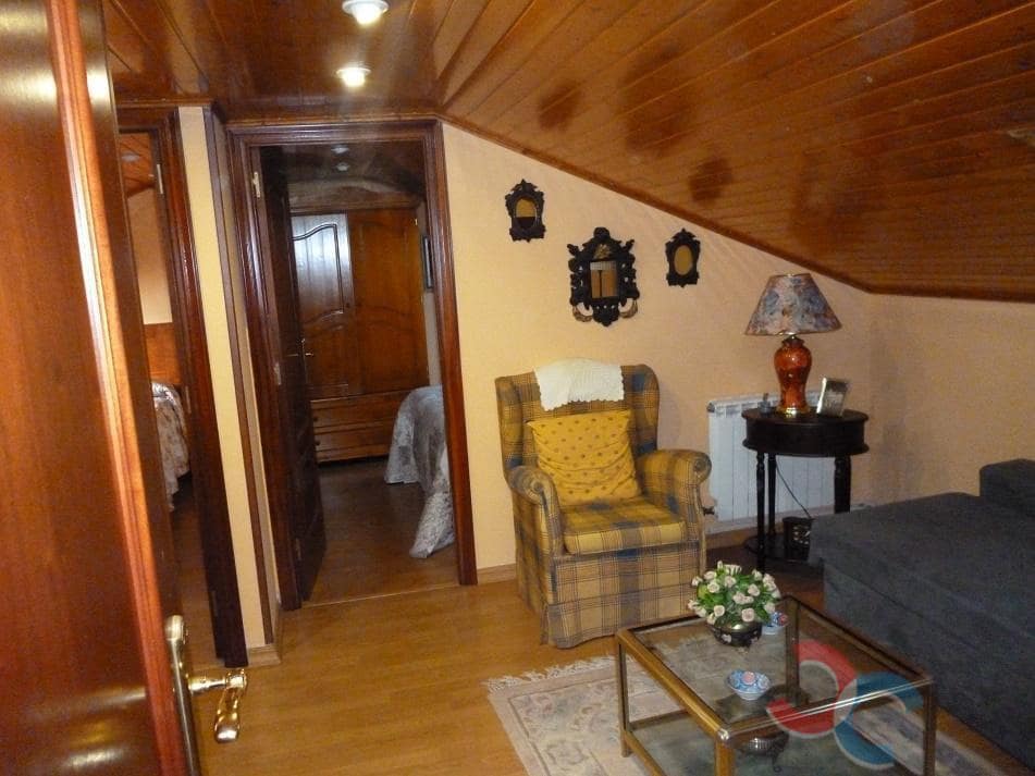 7 bedroom Villa for sale in Pontevedra city - € 375,000 (Ref: 8543558)