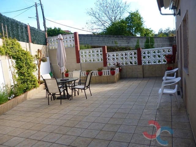 7 bedroom Villa for sale in Pontevedra city - € 375,000 (Ref: 8543558)