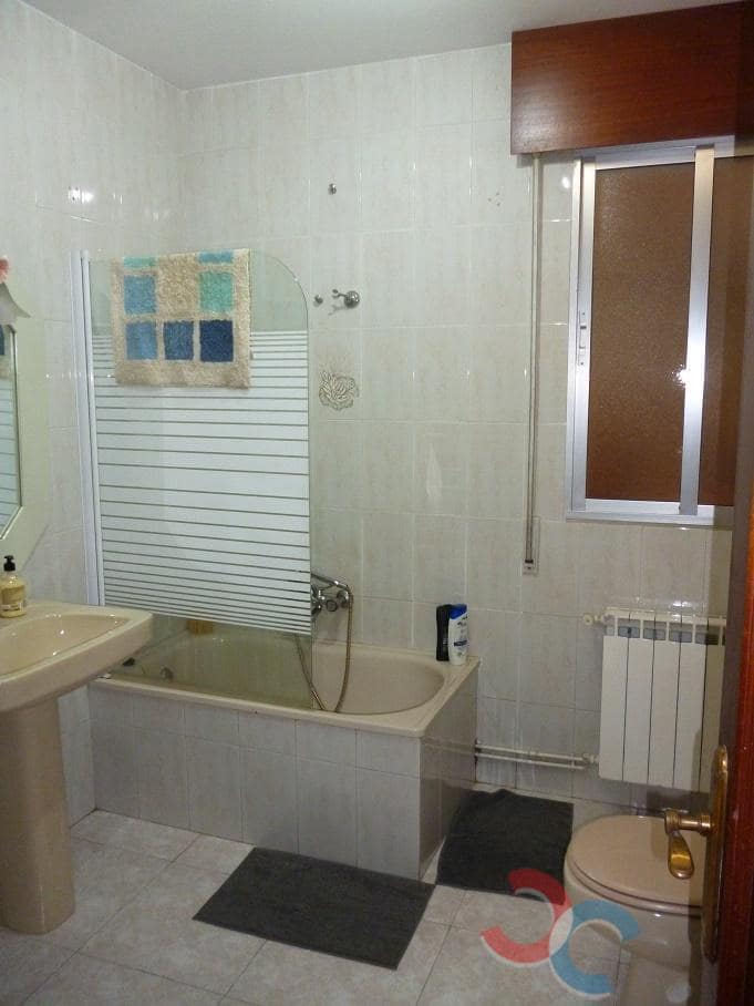 7 bedroom Villa for sale in Pontevedra city - € 375,000 (Ref: 8543558)